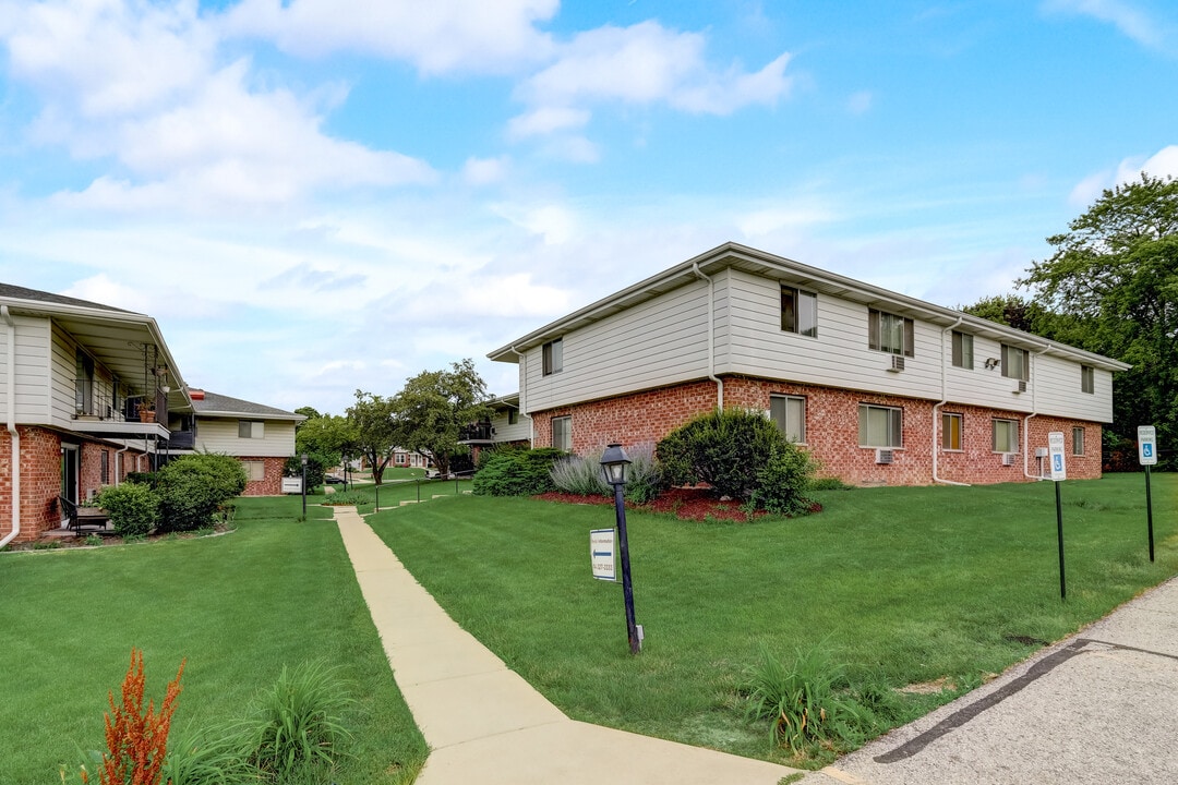 Howard Garden Apartments in Greenfield, WI - Foto de edificio