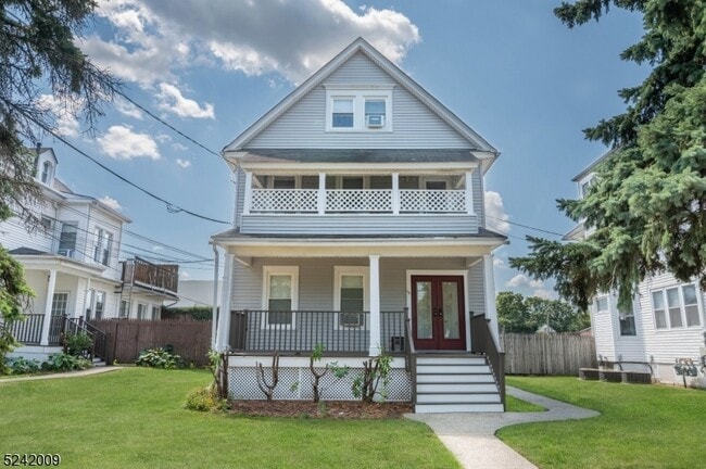 property at 52 Franklin Pl