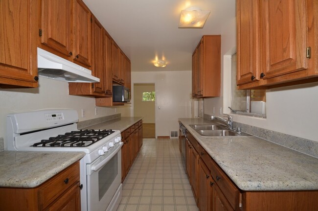 66 California Ave in Mill Valley, CA - Building Photo - Building Photo
