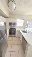 5245 NW 112th Ave in Doral, FL - Building Photo - Building Photo