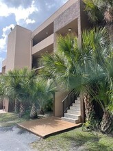 402 NW 87th Ave in Miami, FL - Building Photo - Building Photo