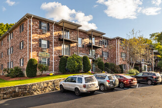 Canton Estates at Neponset in Canton, MA - Foto de edificio - Building Photo