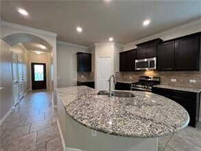 10301 Crescendo Ln in Austin, TX - Foto de edificio - Building Photo