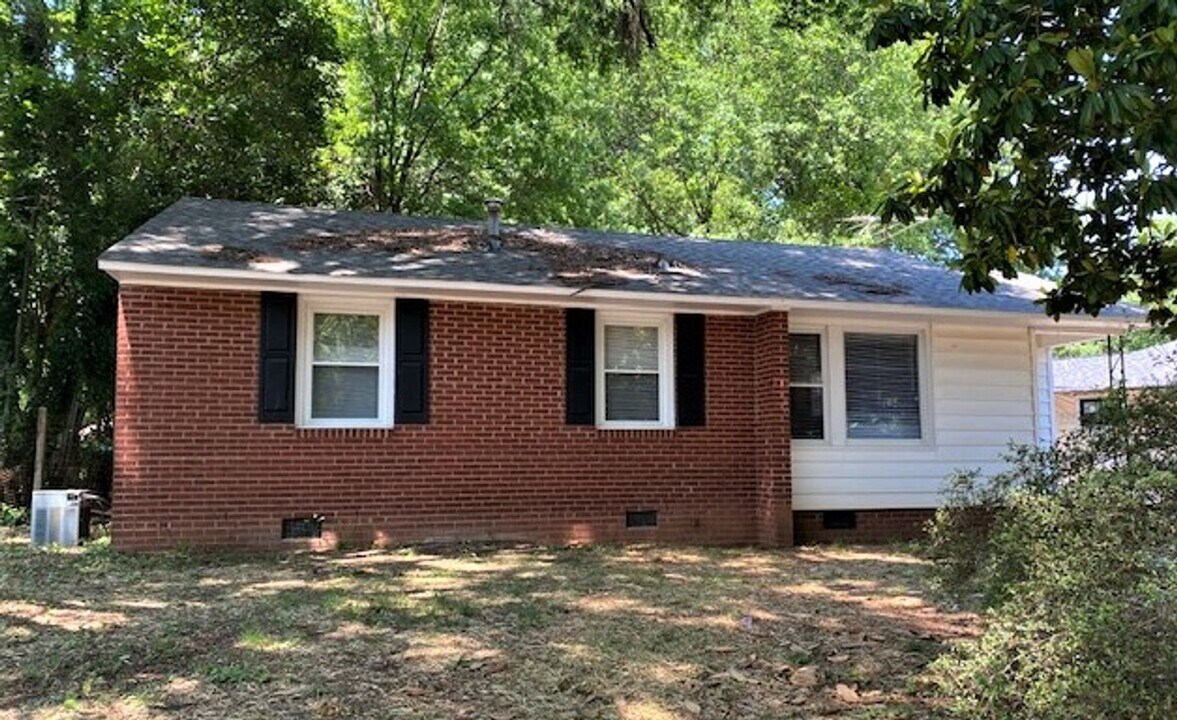 525 Manhasset Rd in Charlotte, NC - Foto de edificio
