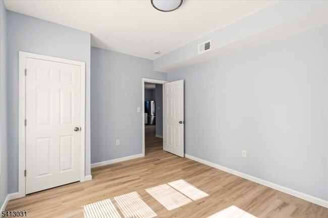 76 Grumman Ave in Newark, NJ - Building Photo - Building Photo