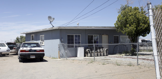 12056-12070 Bartlett Ave in Adelanto, CA - Building Photo - Building Photo