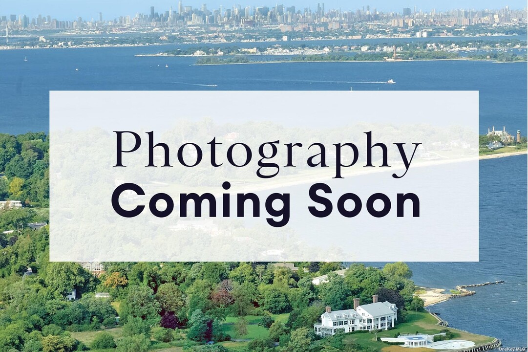 57 Amherst Ln in Hicksville, NY - Building Photo