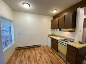 Bellevue Vista in Bellevue, WA - Building Photo - Building Photo