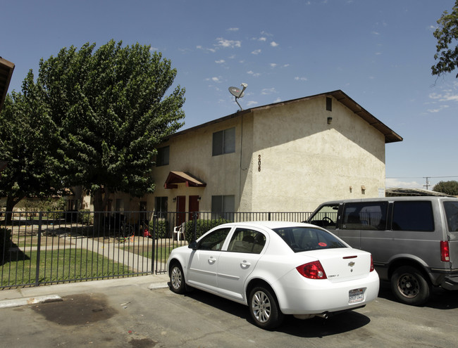 206 McCord Ave in Bakersfield, CA - Foto de edificio - Building Photo