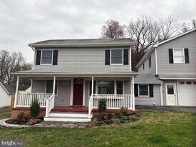 39977 Peacock Cir in Paeonian Springs, VA - Building Photo