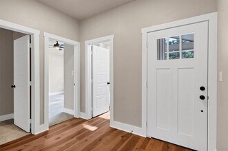 811 Branding Iron Trail in Granbury, TX - Building Photo - Building Photo