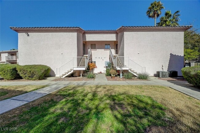 4555 E Sahara Ave in Las Vegas, NV - Foto de edificio - Building Photo