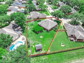 3717 E Pin Oak Dr in Pearland, TX - Building Photo - Building Photo