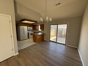 410 Trent Ct in Lawrence, KS - Building Photo - Building Photo