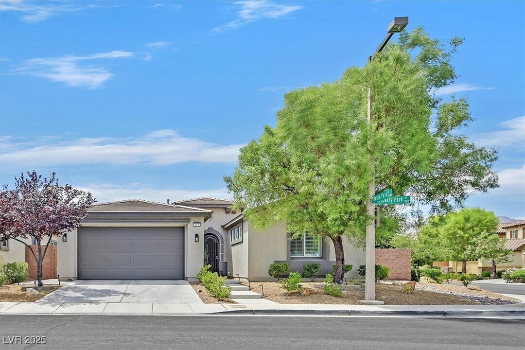 913 Hickory Park St in Las Vegas, NV - Building Photo