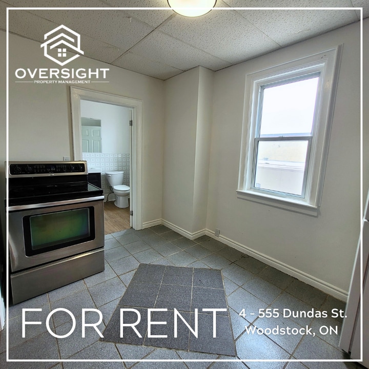 555 Dundas St in Woodstock, ON - Building Photo