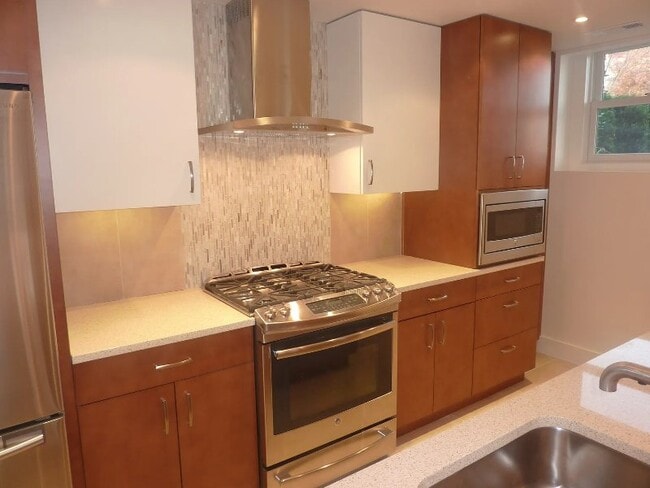 122 13th St NE, Unit B in Washington, DC - Building Photo - Building Photo