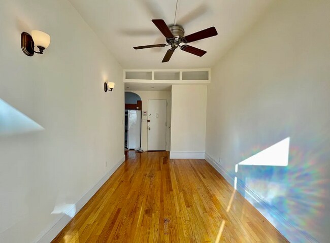 22 W 68th St in New York, NY - Building Photo - Building Photo