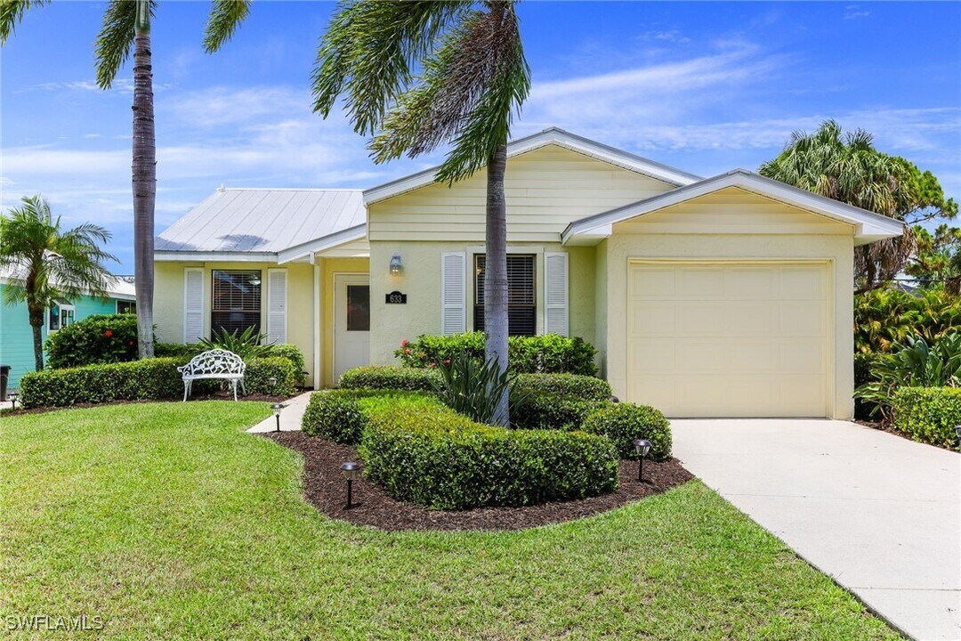 633 91st Ave N in Naples, FL - Foto de edificio