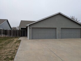 1332 N Curtis Ct in Wichita, KS - Building Photo