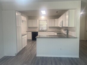 996 Lake Rd in Belton, TX - Foto de edificio - Building Photo