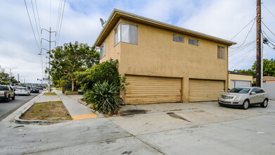 632 W Hillsdale St in Inglewood, CA - Building Photo - Building Photo