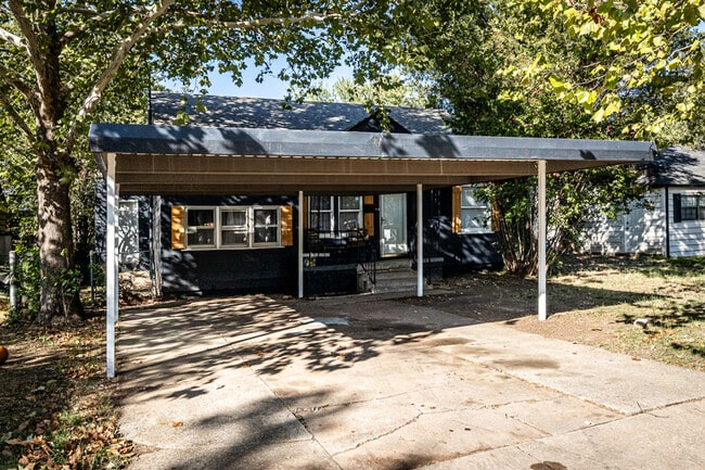 property at 1709 NW Oak Ave