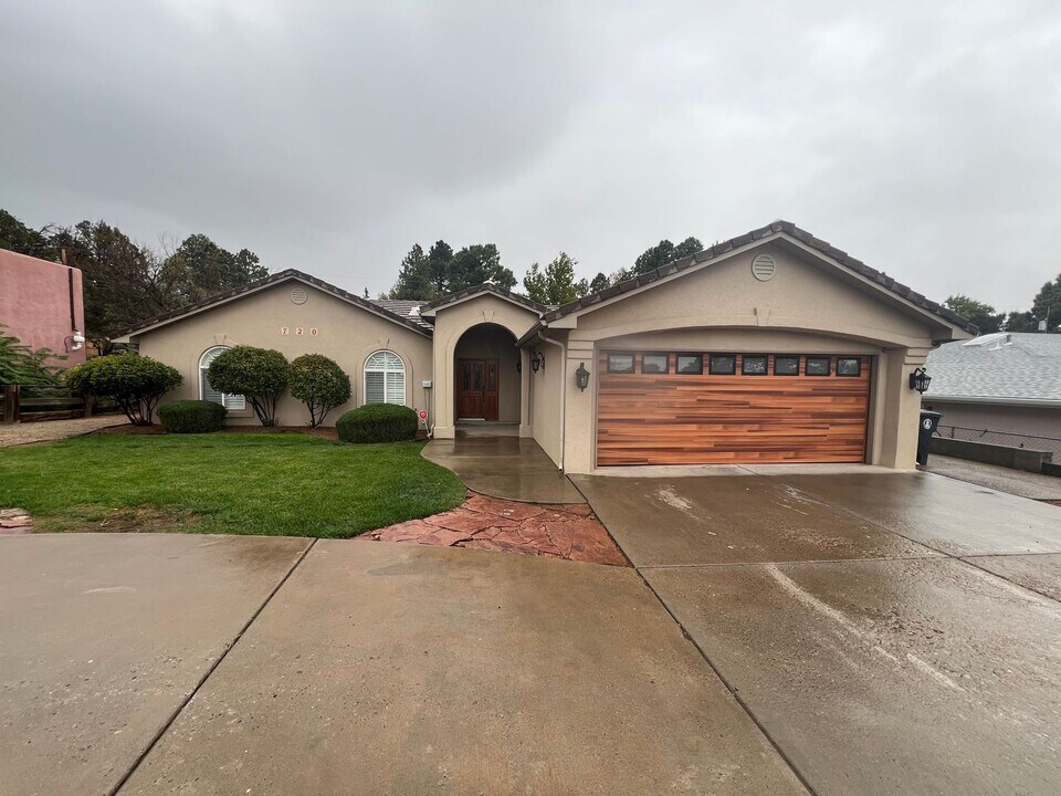 720 Stagecoach Rd SE in Albuquerque, NM - Building Photo