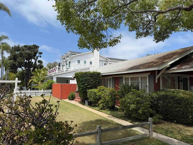 1305 9th St in Coronado, CA - Building Photo - Building Photo