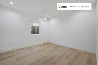 Private bedroom in 3 bed/2 bath Home in Los Angeles, CA - Building Photo - Building Photo