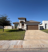 212 Sandhill Oak in Laredo, TX - Building Photo