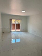 10762 N Kendall Dr in Miami, FL - Building Photo - Building Photo