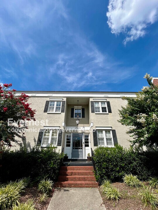 4520 Grove Ave in Richmond, VA - Foto de edificio