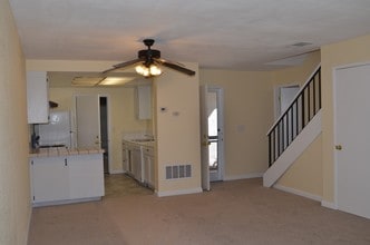 759 Valley Green Dr in Brentwood, CA - Foto de edificio - Building Photo