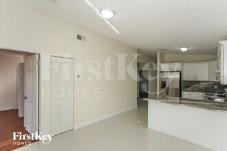 2664 W 70th Pl in Hialeah, FL - Building Photo - Building Photo