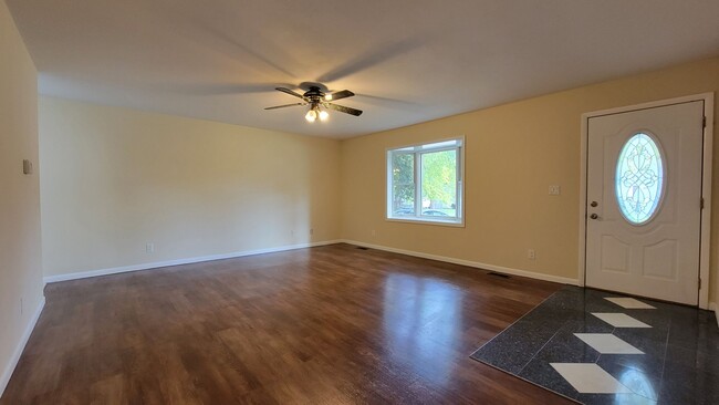907 Oakcrest Dr in Champaign, IL - Building Photo - Building Photo