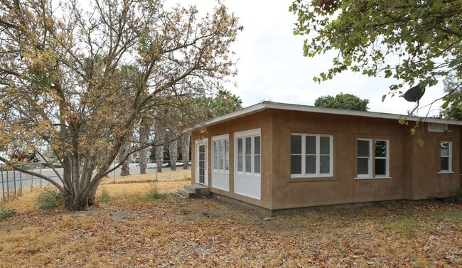 15901 Stephens St in Delhi, CA - Building Photo - Building Photo