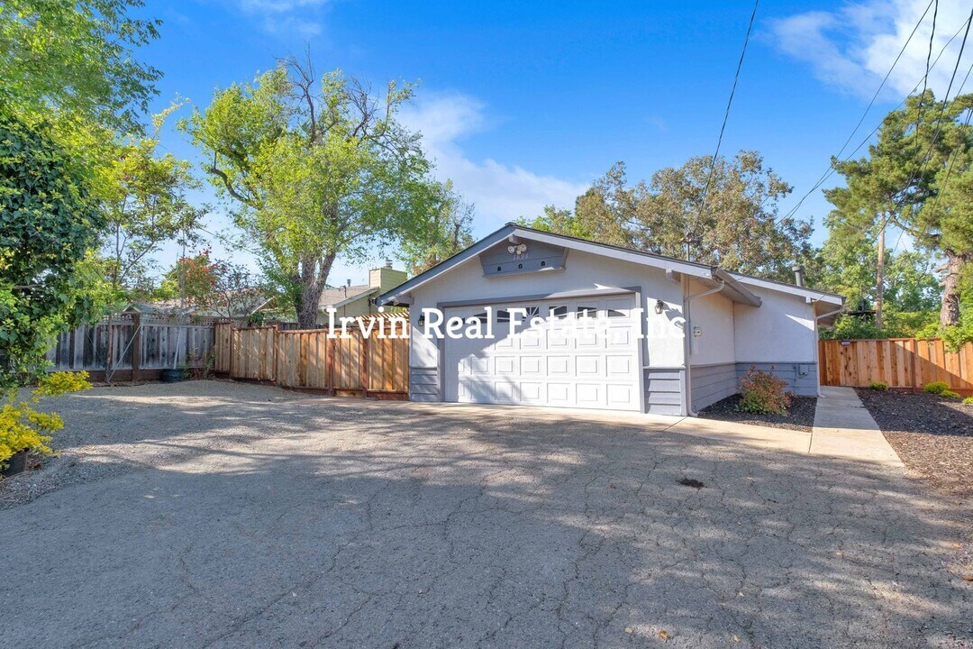 1896 2nd Ave in Walnut Creek, CA - Building Photo