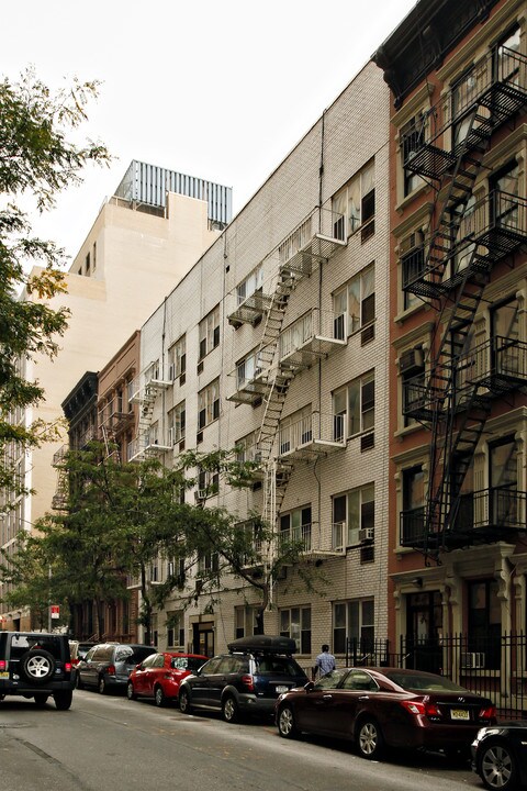 450 W 58th St in New York, NY - Building Photo