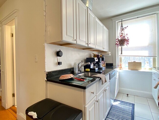 1854 Commonwealth Ave in Boston, MA - Building Photo - Building Photo