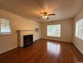 374 Meredith Dr in San Antonio, TX - Building Photo - Building Photo