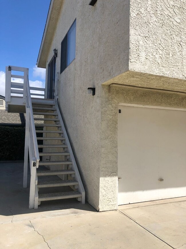 16621 Dolores Ln in Huntington Beach, CA - Building Photo - Building Photo