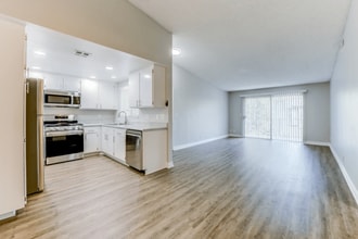 Gladstone Ridge Apartments in Glendora, CA - Foto de edificio - Building Photo