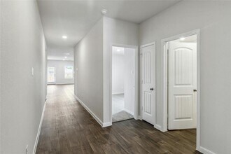 326 Darwin Pl in Lockhart, TX - Building Photo - Building Photo