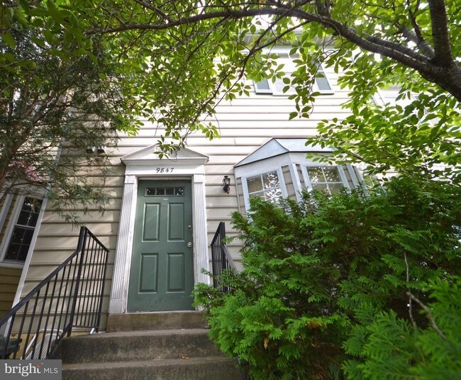 property at 9847 Oakdale Woods Ct