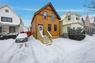 444 W Ferry St in Buffalo, NY - Building Photo