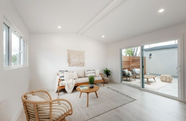 2965 Vancouver Ave in San Diego, CA - Building Photo - Building Photo