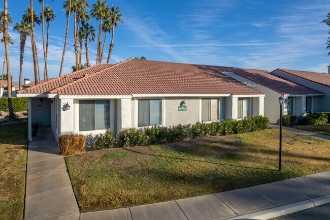 Palm Lake Village in Palm Desert, CA - Foto de edificio - Building Photo