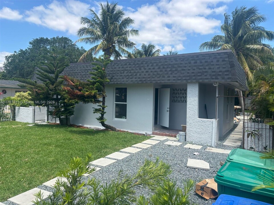 161 NE 117th St in Miami, FL - Foto de edificio