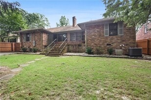 153 Lindbergh Drive NE in Atlanta, GA - Building Photo